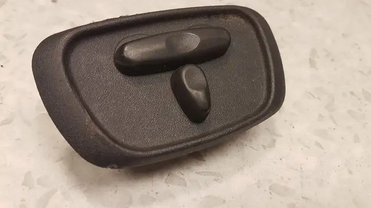 Mazda 6 (2002 - 2005) Управление регулеровки сидений — фото 1