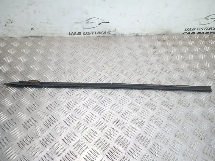 BMW 5 E60 E61 (2004 - 2010) 7045448 Накладка стоек лобового стекла — фото 2