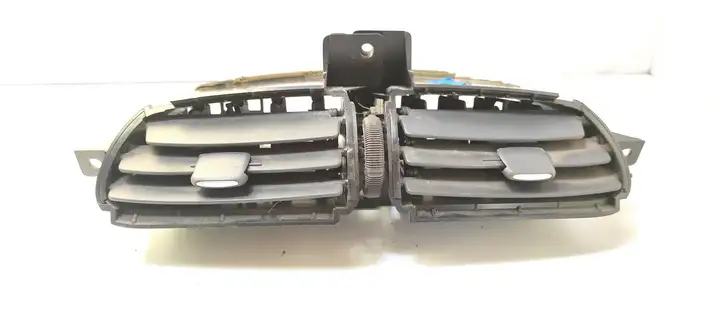 Nissan (2000 - 2006) Центральный воздушный дефлектор — фото 1