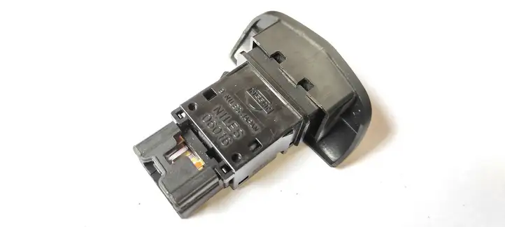 Nissan Primera (2001 - 2008) 06016 Включатель аварийных фонарей — фото 2