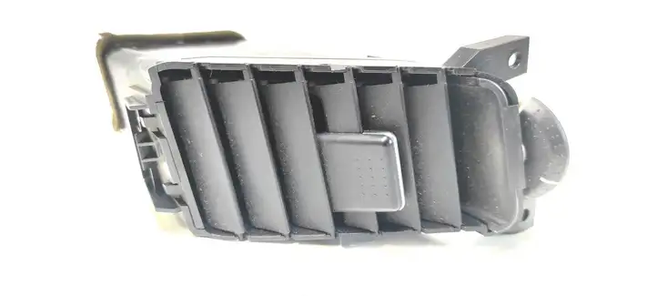 Nissan Primera (2001 - 2008) A1007034 Центральный воздушный дефлектор — фото 1
