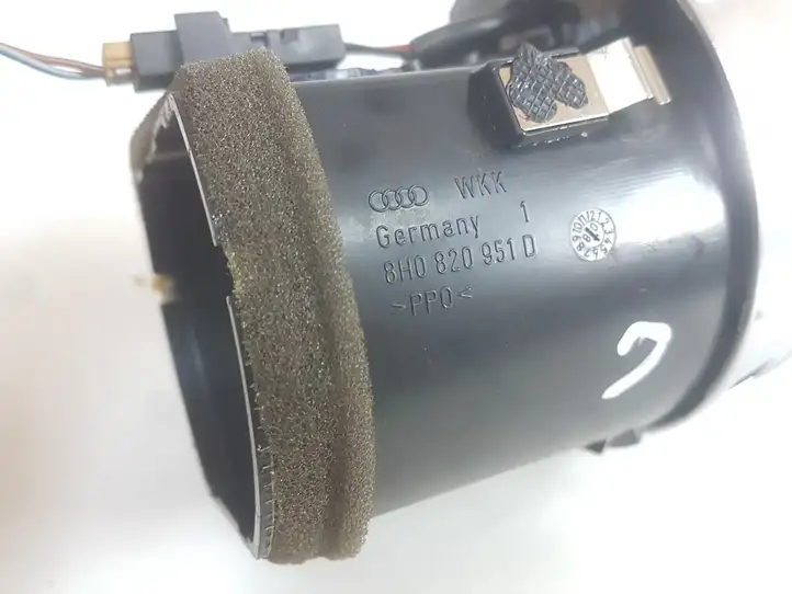 Audi A4 S4 B8 8K (2007 - 2011) 8H0820951D Боковой воздушный дефлектор — фото 4
