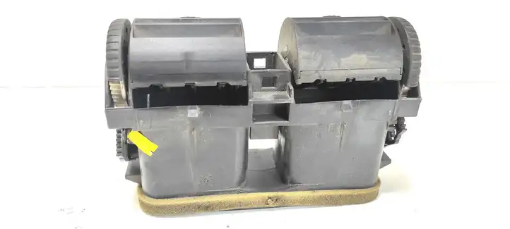 Opel Astra G (1998 - 2004) 90560344 Центральный воздушный дефлектор — фото 2