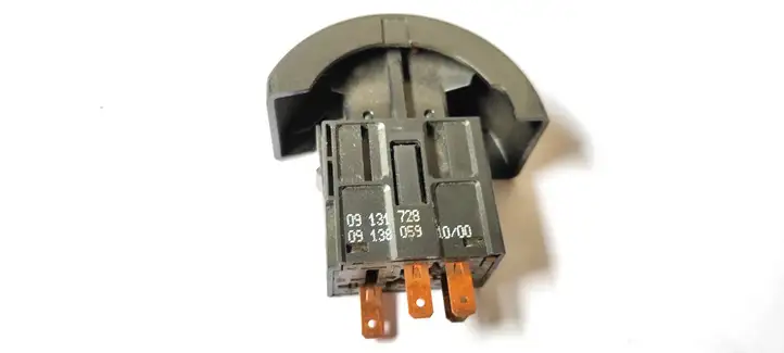 Opel Astra G (1998 - 2004) 09131728 Включатель аварийных фонарей — фото 2