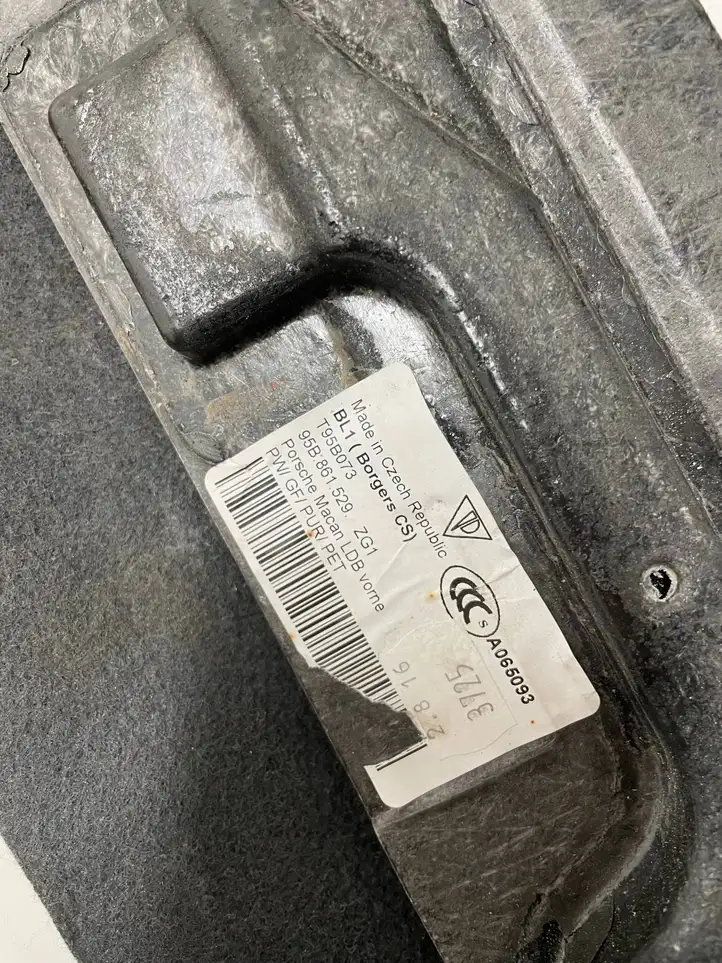 Porsche Macan (95B) (2014 - 2018) 95B861529 Прочая отделка багажника — фото 3