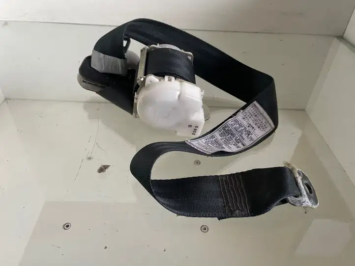Toyota Corolla Verso AR10 (2004 - 2009) 0433086 Задний ремень безопасности — фото 1