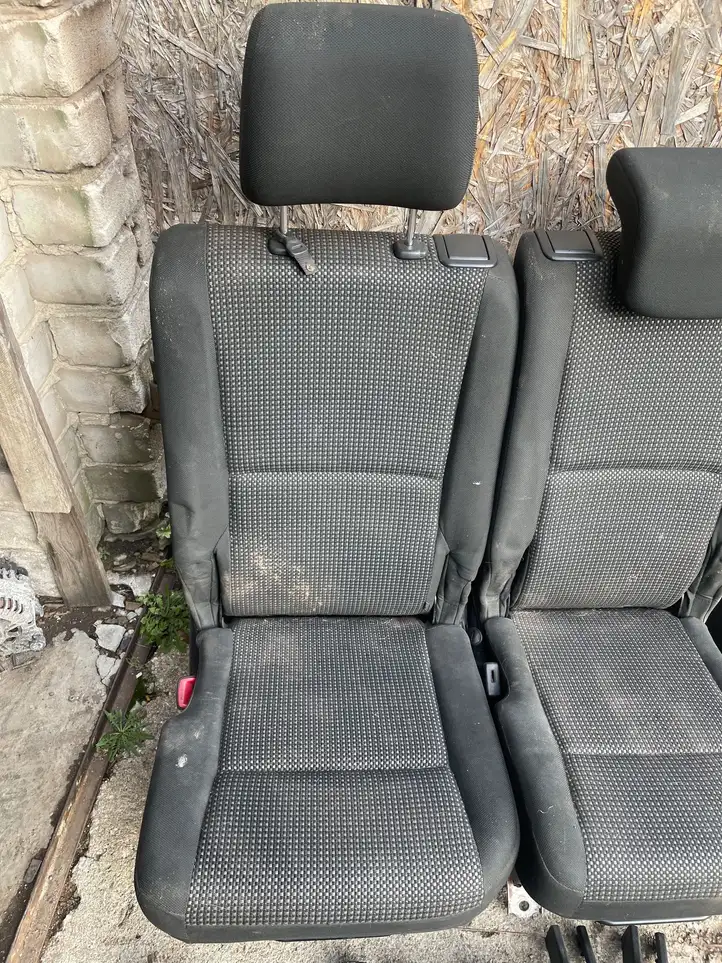 Toyota Corolla Verso AR10 (2004 - 2009) Второй ряд сидений — фото 2