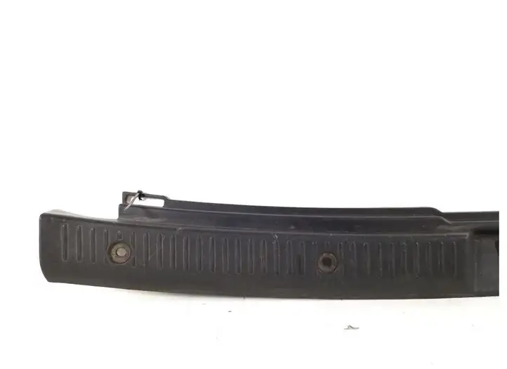 Toyota Corolla E120 E130 (2000 - 2004)  64716-13120 Отделка порога багажника