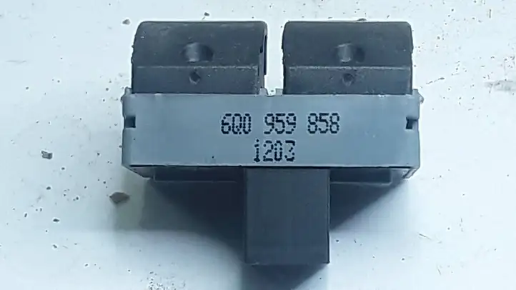 Volkswagen Polo (2001 - 2005) 6Q0959858 Блок кнопок стеклоподъемников — фото 1