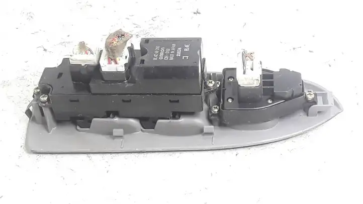Mazda 323 F (2001 - 2003) BL4E66350 Кнопка стеклоподъемников — фото 3
