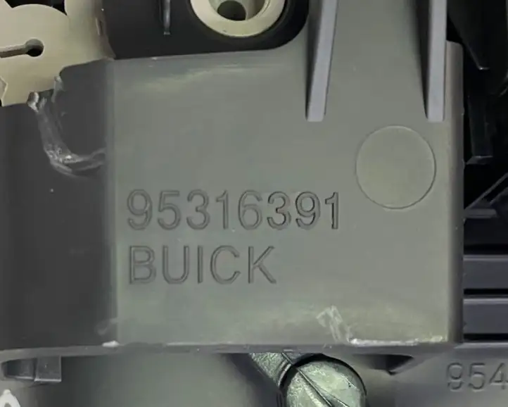 Opel Mokka (2012 - 2016) 95316391 Центральный воздушный дефлектор — фото 9