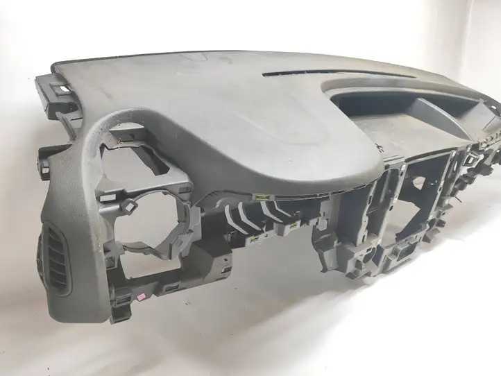 Renault Trafic III (X82) (2014 - )  681002557R Панель