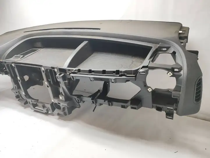 Renault Trafic III (X82) (2014 - )  681002557R Панель