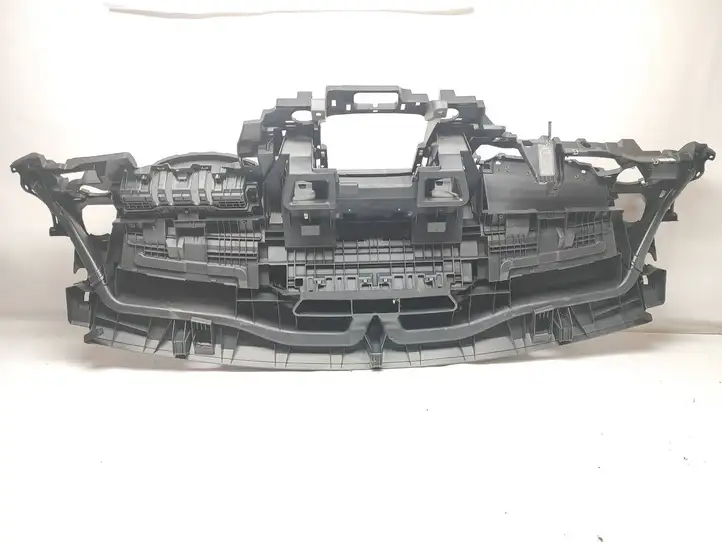 Renault Trafic III (X82) (2014 - )  681002557R Панель