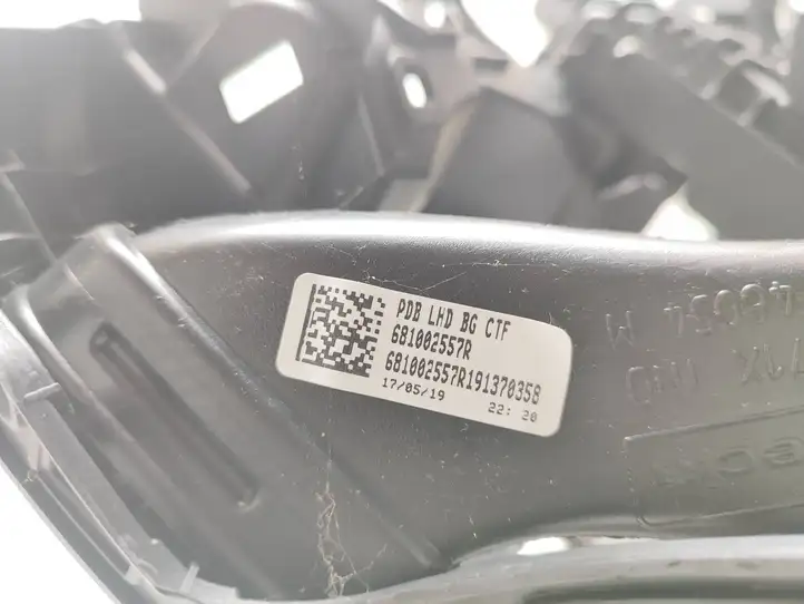 Renault Trafic III (X82) (2014 - )  681002557R Панель