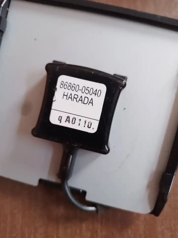 Toyota Avensis T270 (2015 - 2018) 8686005040 GPS антенна — фото 1