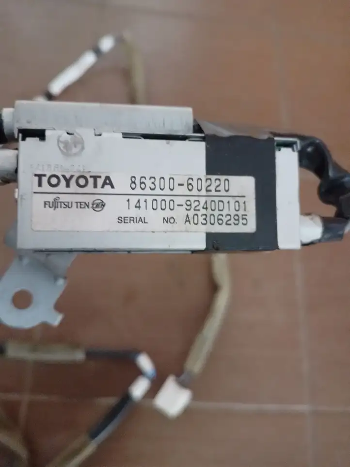 Toyota Land Cruiser (J120) (2002 - 2009) 8630060220 GPS антенна — фото 1