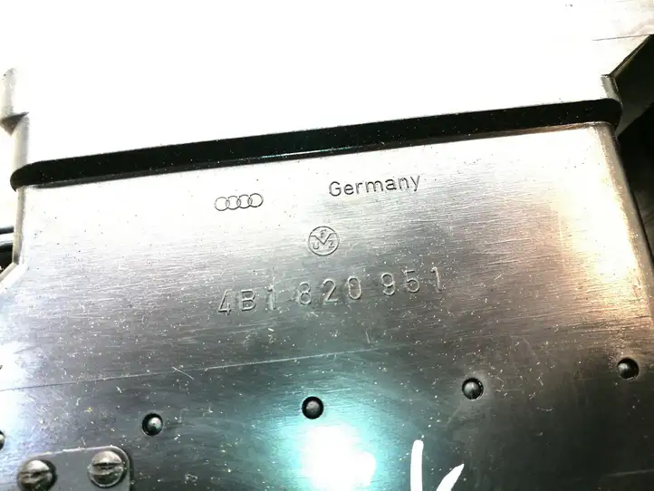 Audi A6 S6 C5 4B (2001 - 2004) 4B1820951 Центральный воздушный дефлектор — фото 5