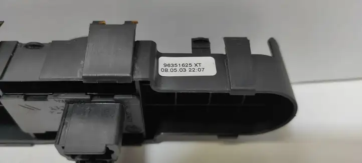 Peugeot 307 CC (2001 - 2005) 96351625 Блок кнопок стеклоподъемников — фото 5