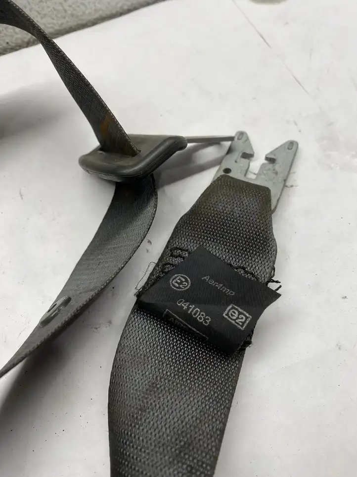 Renault Laguna (2001 - 2005)  041083 Задний ремень безопасности