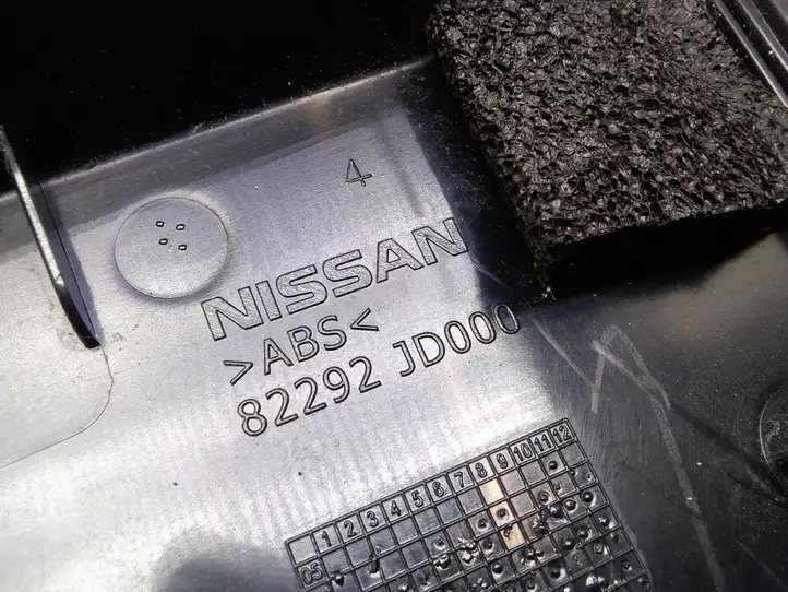 Nissan Qashqai (2010 - 2013) 82292JD000 Прочая отделка задней двери — фото 2