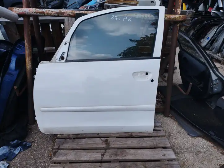 Mitsubishi Colt (2008 - 2012) Дверь — фото 1