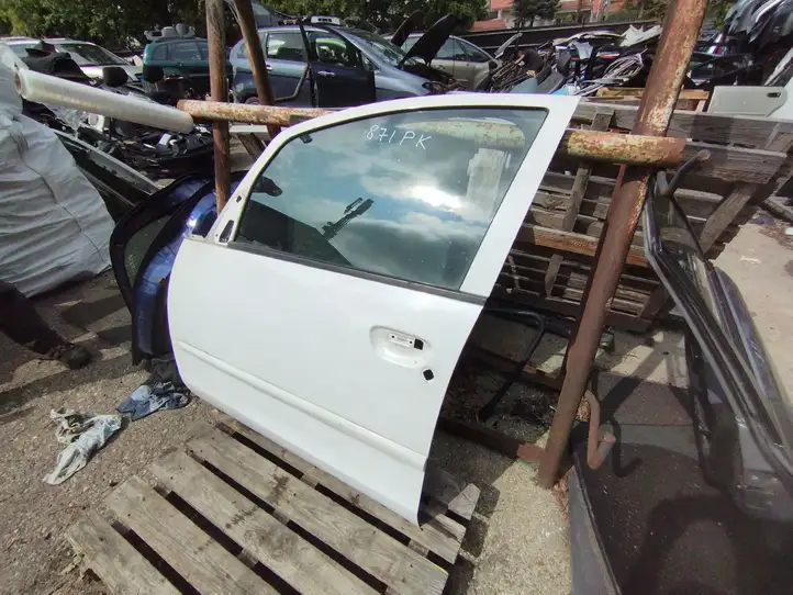 Mitsubishi Colt (2008 - 2012) Дверь — фото 3