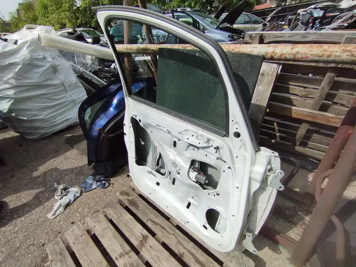 Mitsubishi Colt (2008 - 2012) Дверь — фото 4