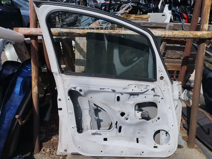 Mitsubishi Colt (2008 - 2012) Дверь — фото 6