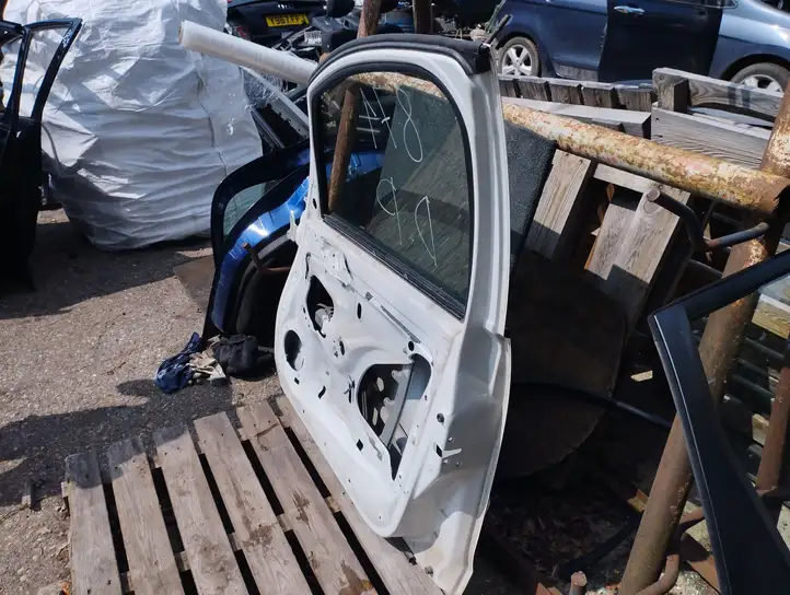 Mitsubishi Colt (2008 - 2012) Дверь — фото 4