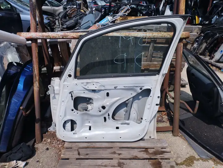 Mitsubishi Colt (2008 - 2012) Дверь — фото 6