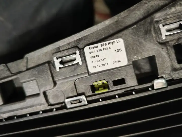 Audi A4 S4 B9 (2015 - 2019) 8W0012169 Центральный воздушный дефлектор — фото 7