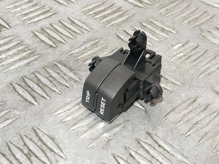 Kia Sportage (2008 - 2010)  491040 Кнопка крюка в багажнике
