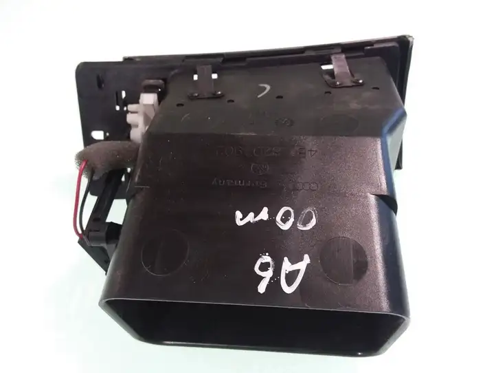 Audi A6 S6 C5 4B (1997 - 2001) 4B1820902 Боковой воздушный дефлектор — фото 2