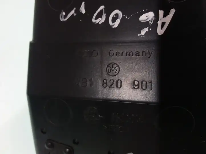 Audi A6 S6 C5 4B (1997 - 2001) 4B1820901 Боковой воздушный дефлектор — фото 2