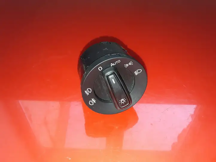 Skoda Octavia Mk3 (5E) (2013 - 2019) 5E0941431D Включатель фонарей — фото 1