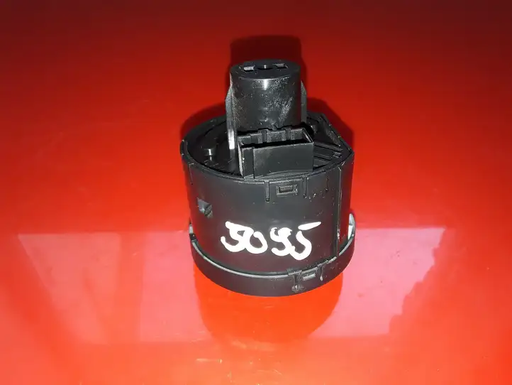 Skoda Octavia Mk3 (5E) (2013 - 2019) 5E0941431D Включатель фонарей — фото 3