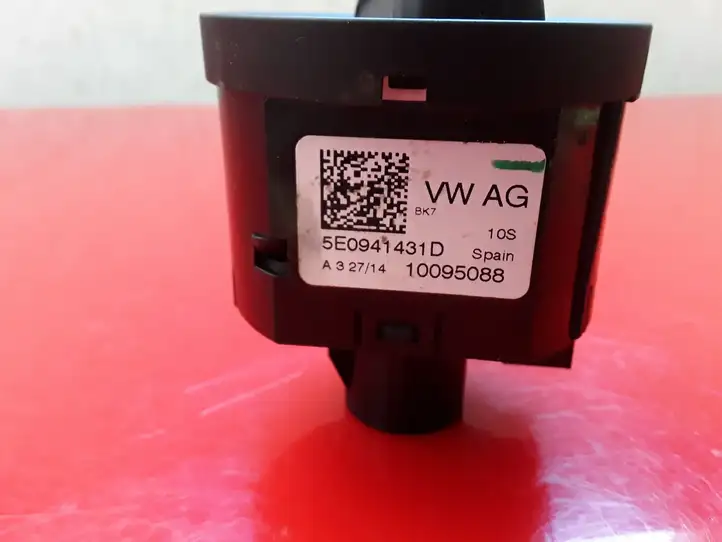 Skoda Octavia Mk3 (5E) (2013 - 2019) 5E0941431D Включатель фонарей — фото 4