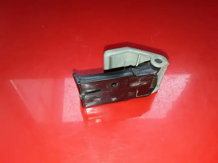 Hyundai Trajet (2000 - 2004) 811813A000 Ручка открытия капота — фото 3