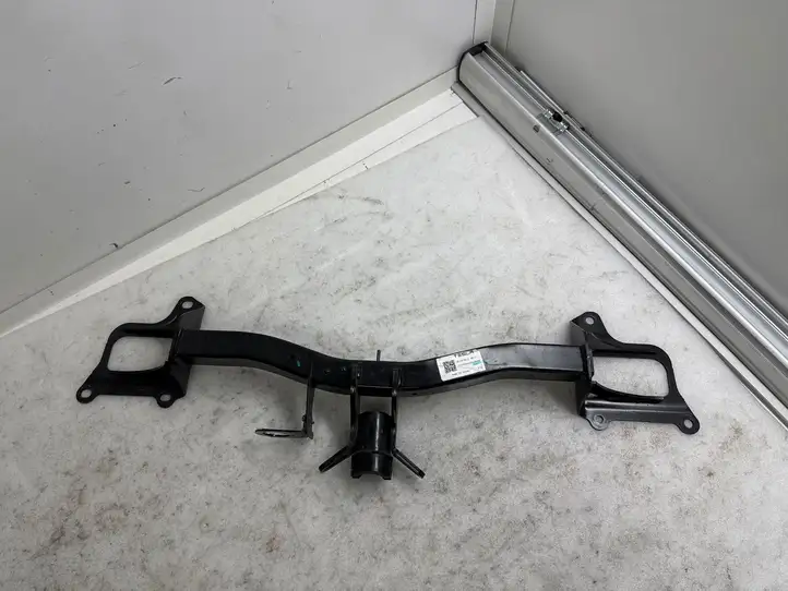 Tesla Model 3 (2024 - ) 167011100C Дополнительные крепления фаркопа — фото 4