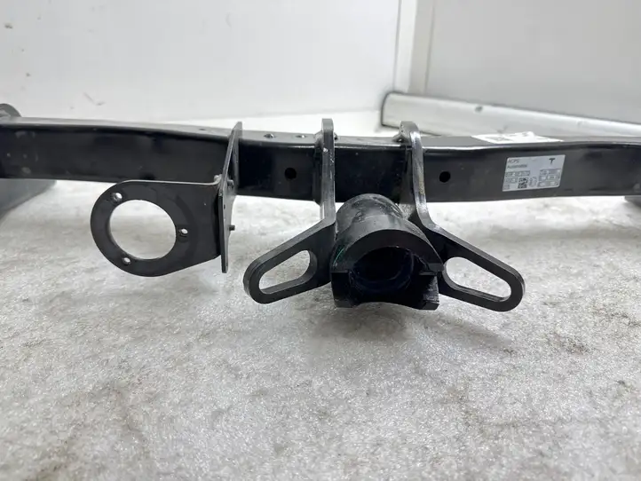 Tesla Model 3 (2024 - ) 167011100C Дополнительные крепления фаркопа — фото 5