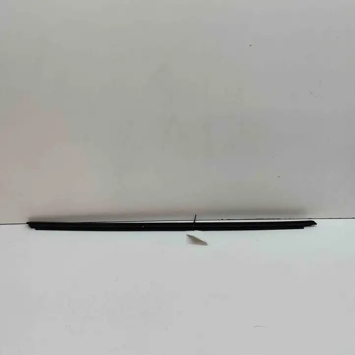 Porsche Taycan 9J1 (2019 - ) 9J1837476B Накладка стекла двери — фото 2