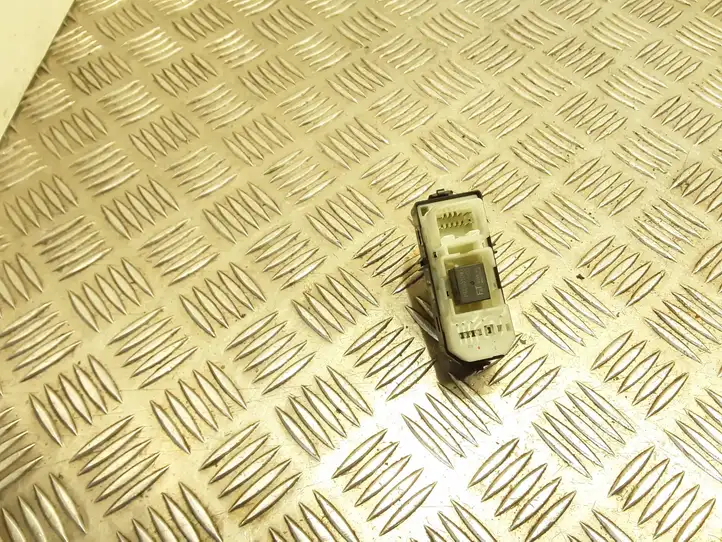 Toyota Corolla Verso E121 (2001 - 2004) Кнопка стеклоподъемников — фото 2