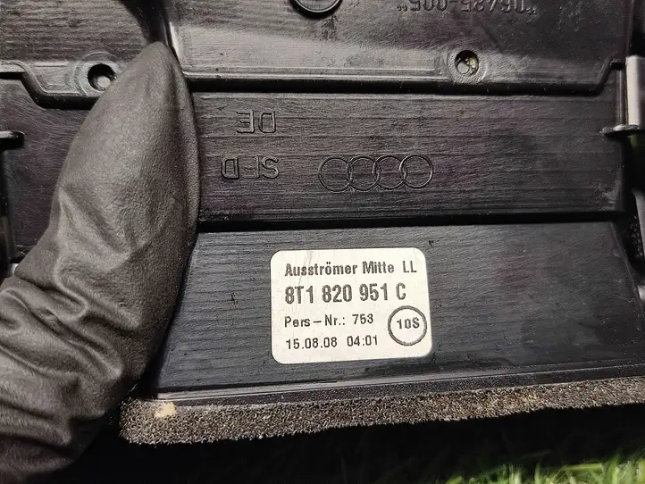 Audi A4 S4 B8 8K (2011 - 2015) 8T1820951C Центральный воздушный дефлектор — фото 2