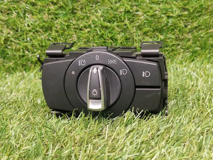 BMW 3 E90 E91 (2005 - 2012) 9169398 Включатель фонарей — фото 1