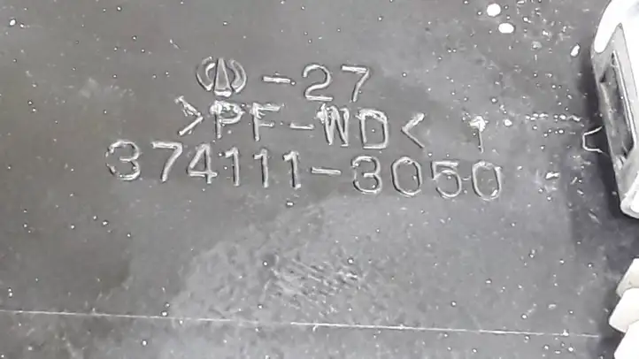 Toyota Avensis Verso (2001 - 2004) 3741113050 Передняя пепельница — фото 2