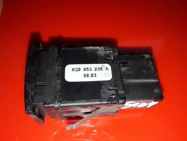 Volkswagen Polo (2001 - 2005) 6Q0953235A Включатель аварийных фонарей — фото 4