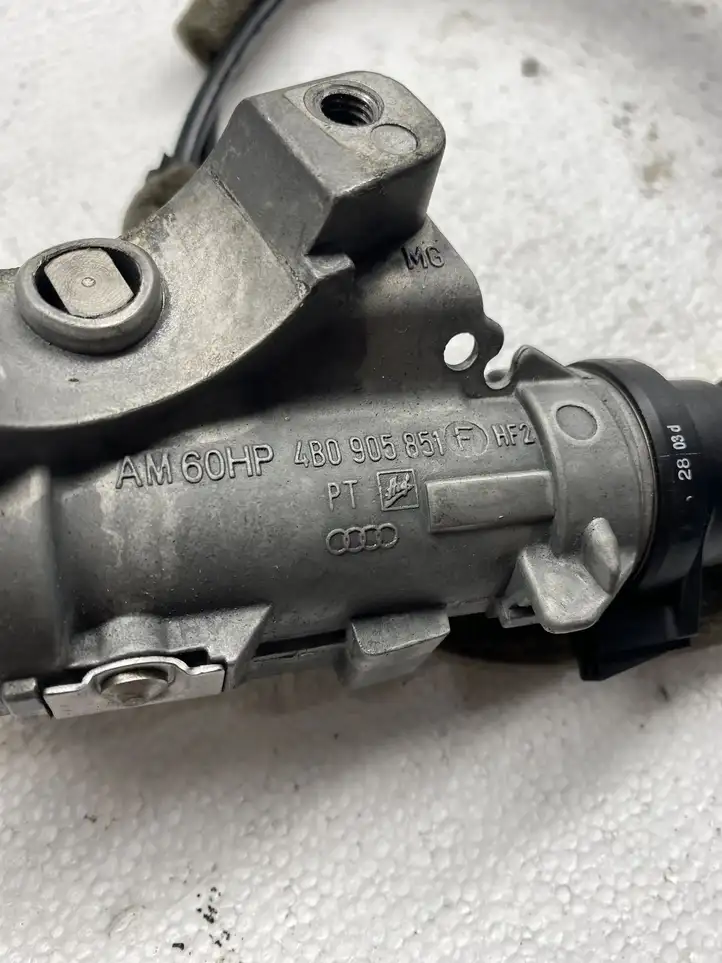 Audi A4 (2000 - 2006)  4B0905851 Замок зажигания