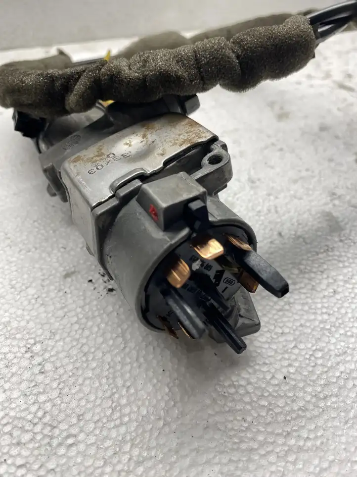 Audi A4 (2000 - 2006)  4B0905851 Замок зажигания