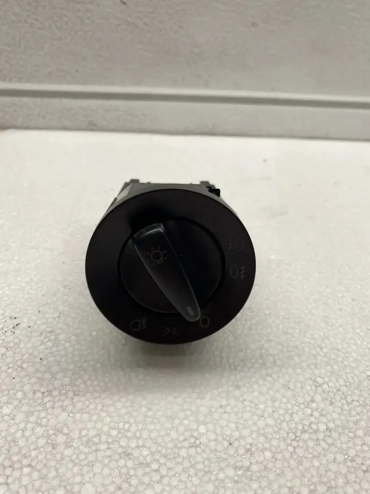 Volkswagen PASSAT B5.5 (2001 - 2005) TC41C0941531A Включатель фонарей — фото 1